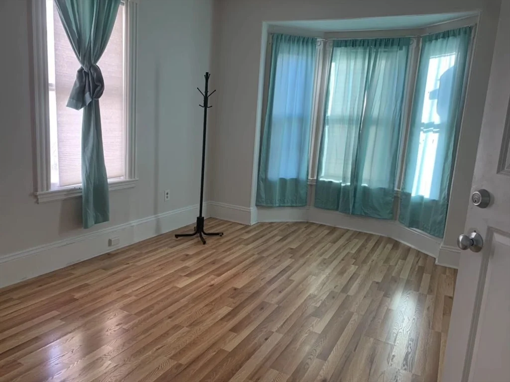 4 bed, 2 bath apartment for rent at 32 E Cottage Unit 2, Dorchester — photo 3 of 12