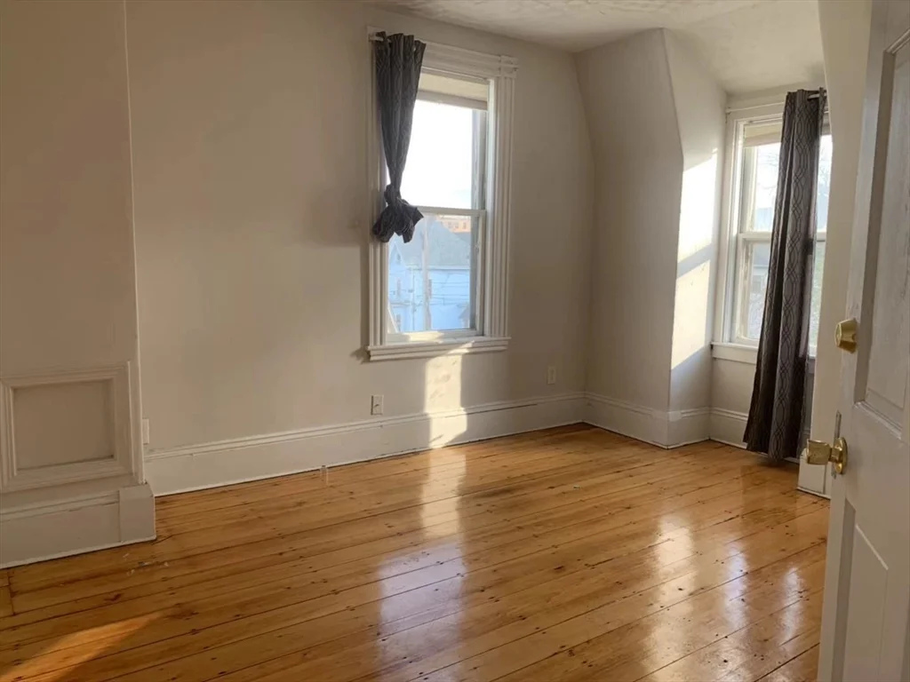 4 bed, 2 bath apartment for rent at 32 E Cottage Unit 2, Dorchester — photo 6 of 12