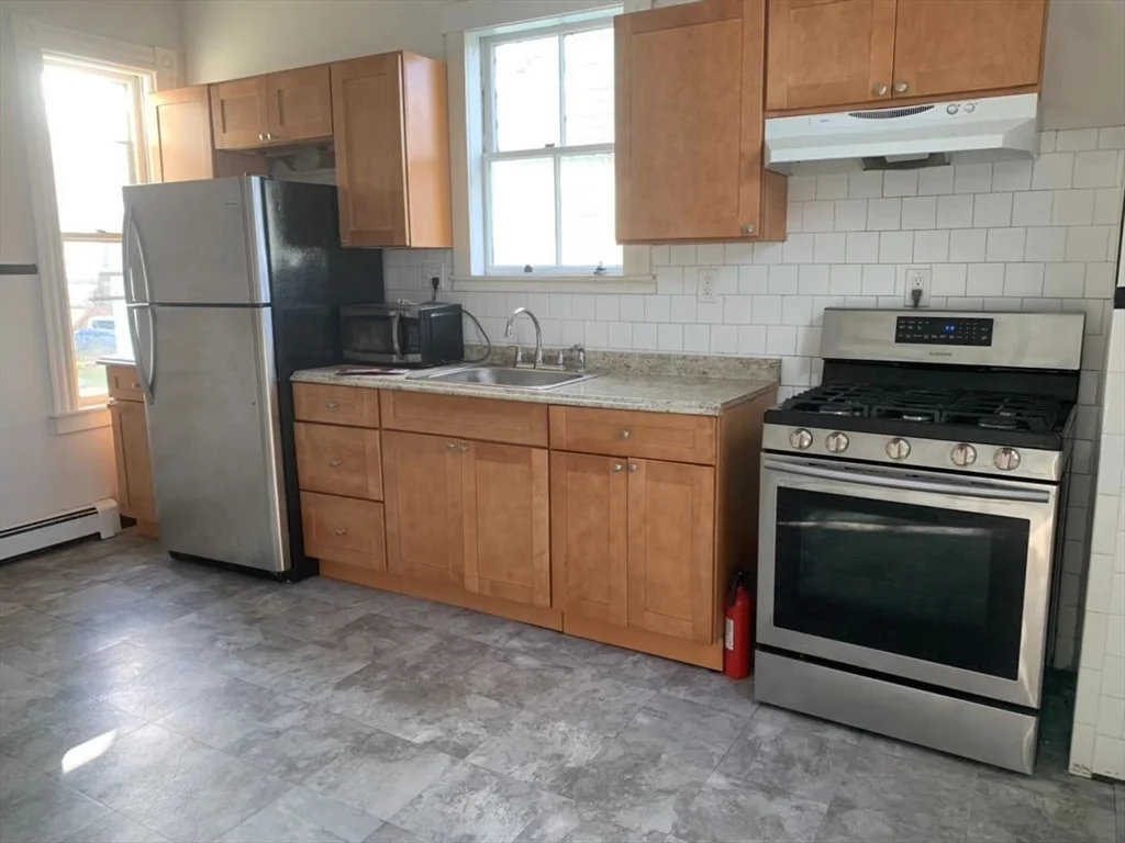 4 bed, 2 bath apartment for rent at 32 E Cottage Unit 2, Dorchester — photo 2 of 12