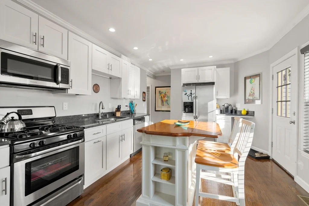 2 bed, 1 bath apartment for rent at 32 E Chestnut St Unit 32, Sharon — photo 3 of 14