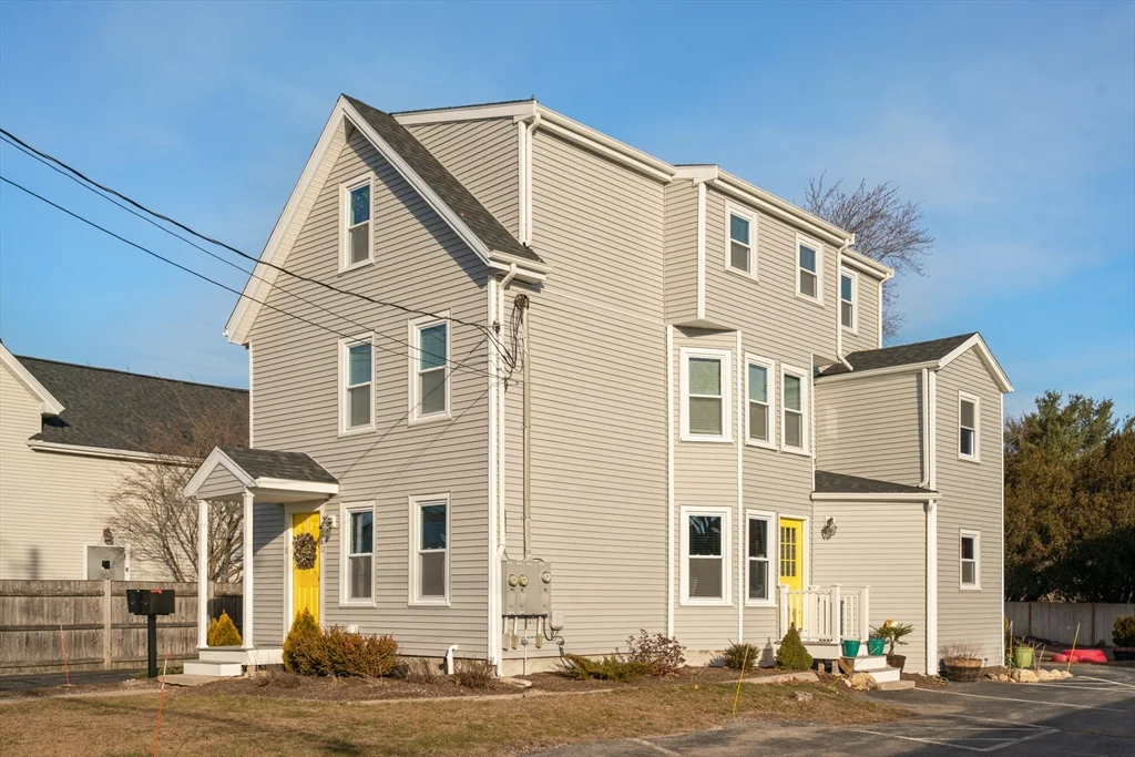 2 bed, 1 bath apartment for rent at 32 E Chestnut St Unit 32, Sharon — photo 2 of 14