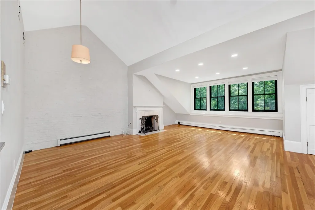 3 bed, 1.5 bath apartment for rent at 32 West Springfield St Unit 3, South End