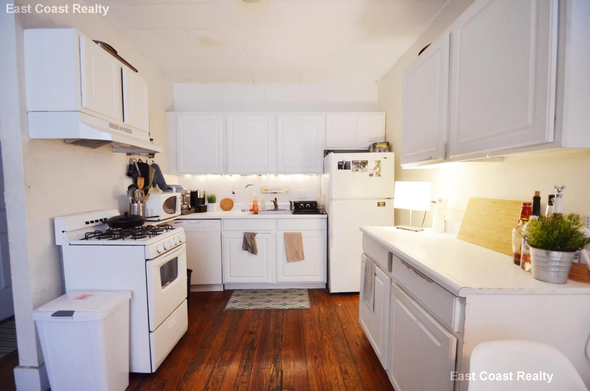 3 bed, 1 bath apartment for rent at 32 Edgerly Rd Unit 2, Fenway — photo 4 of 11