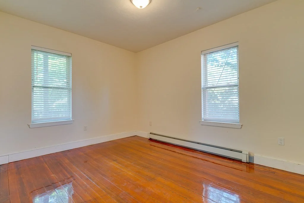 3 bed, 1 bath apartment for rent at 32 Elmhurst St Unit 1, Boston — photo 10 of 15