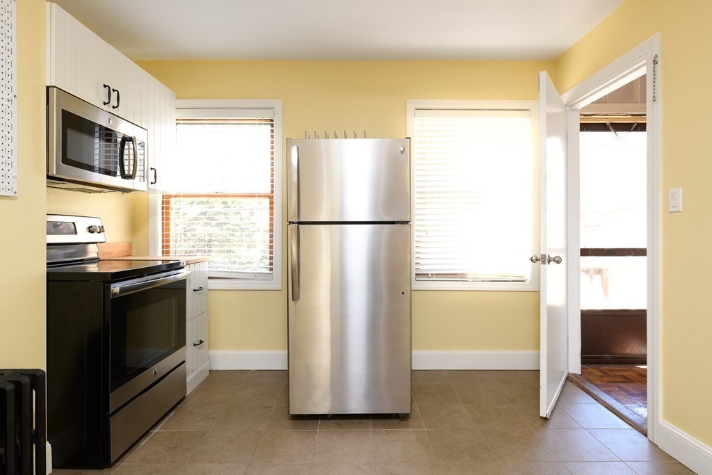 3 bed, 1 bath apartment for rent at 32 Eustis Unit 32, Baldwin — photo 5 of 10
