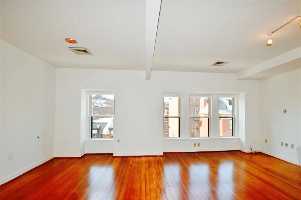 1 bed, 1 bath apartment for rent at 32 Fairfield Unit 7, Back Bay — photo 8 of 16