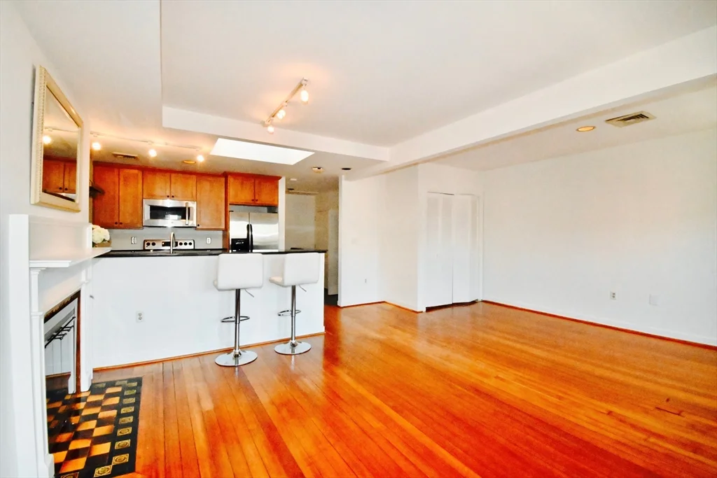 1 bed, 1 bath apartment for rent at 32 Fairfield Unit 7, Back Bay — photo 5 of 16