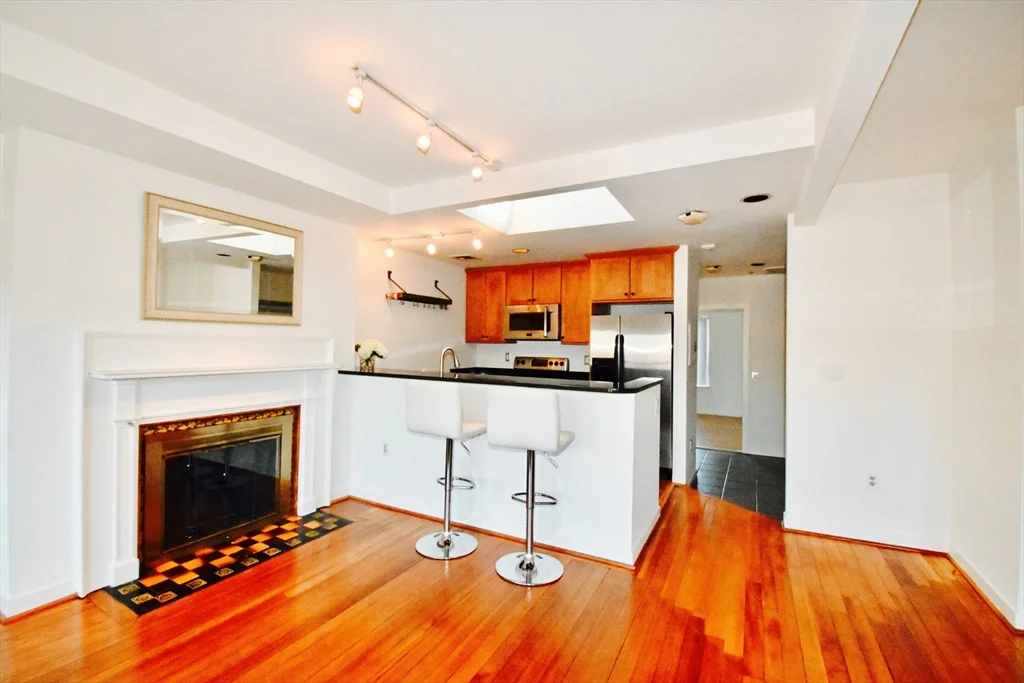 1 bed, 1 bath apartment for rent at 32 Fairfield Unit 7, Back Bay — photo 6 of 16