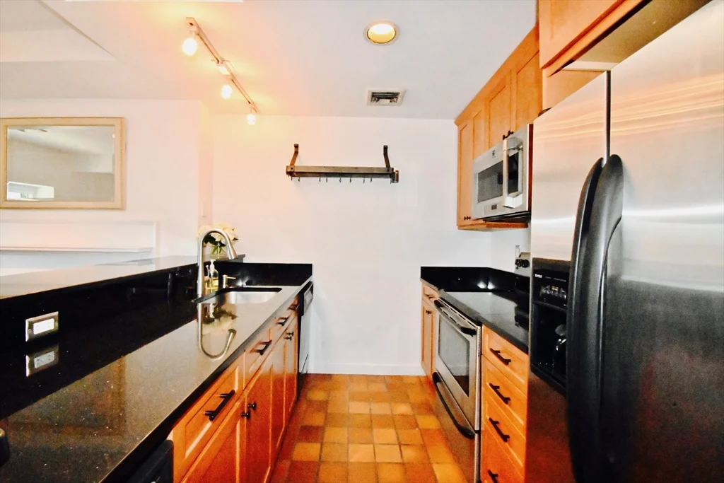 1 bed, 1 bath apartment for rent at 32 Fairfield Unit 7, Back Bay — photo 9 of 16
