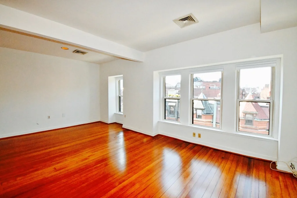 1 bed, 1 bath apartment for rent at 32 Fairfield Unit 7, Back Bay — photo 4 of 16