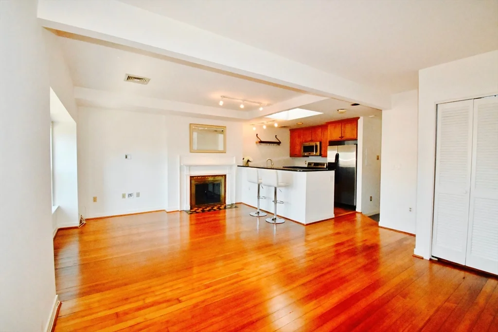 1 bed, 1 bath apartment for rent at 32 Fairfield Unit 7, Back Bay — photo 2 of 16