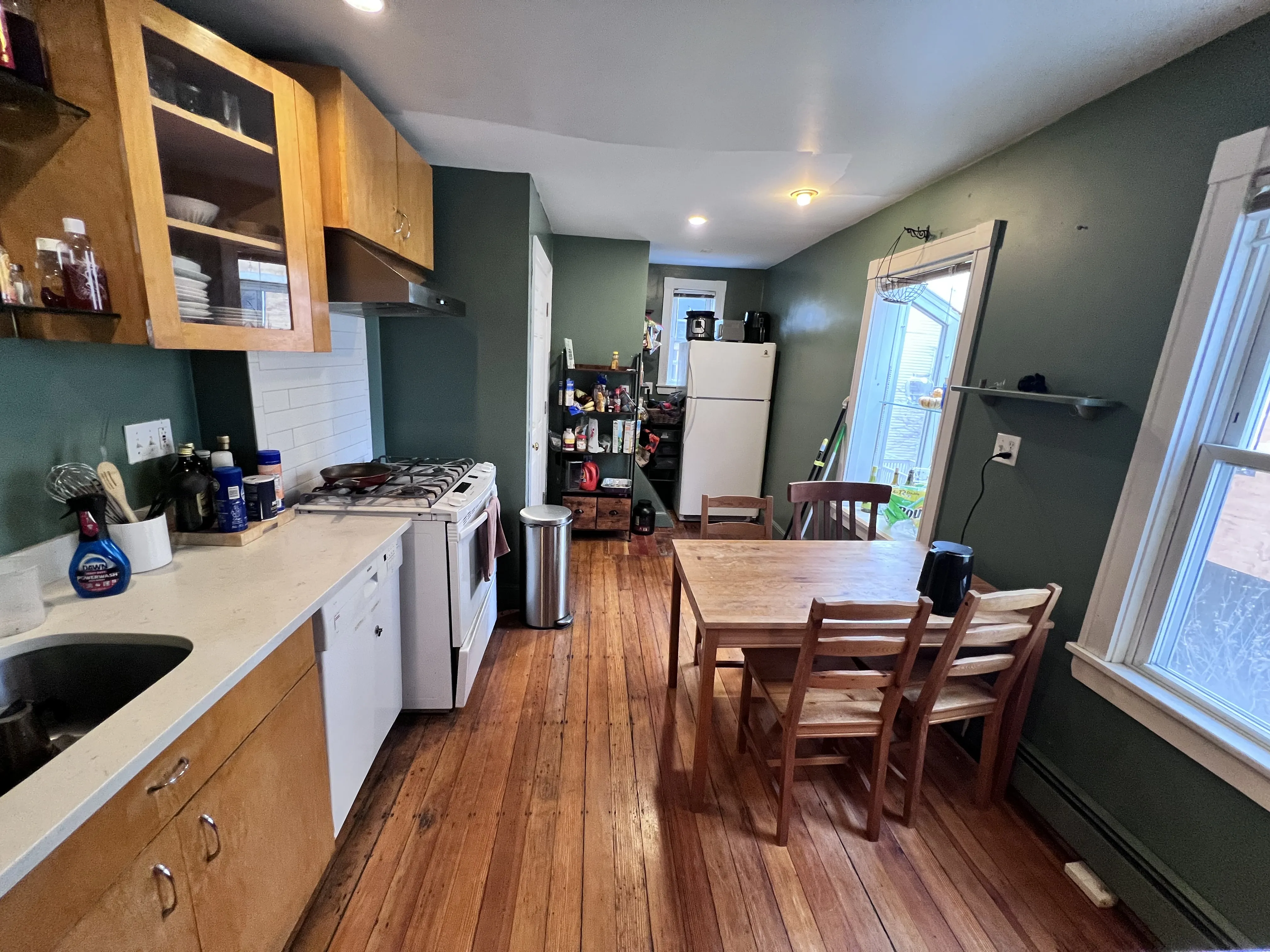 3 bed, 2 bath apartment for rent at 32 Fairmont Ave Unit 2, Cambridgeport — photo 2 of 39