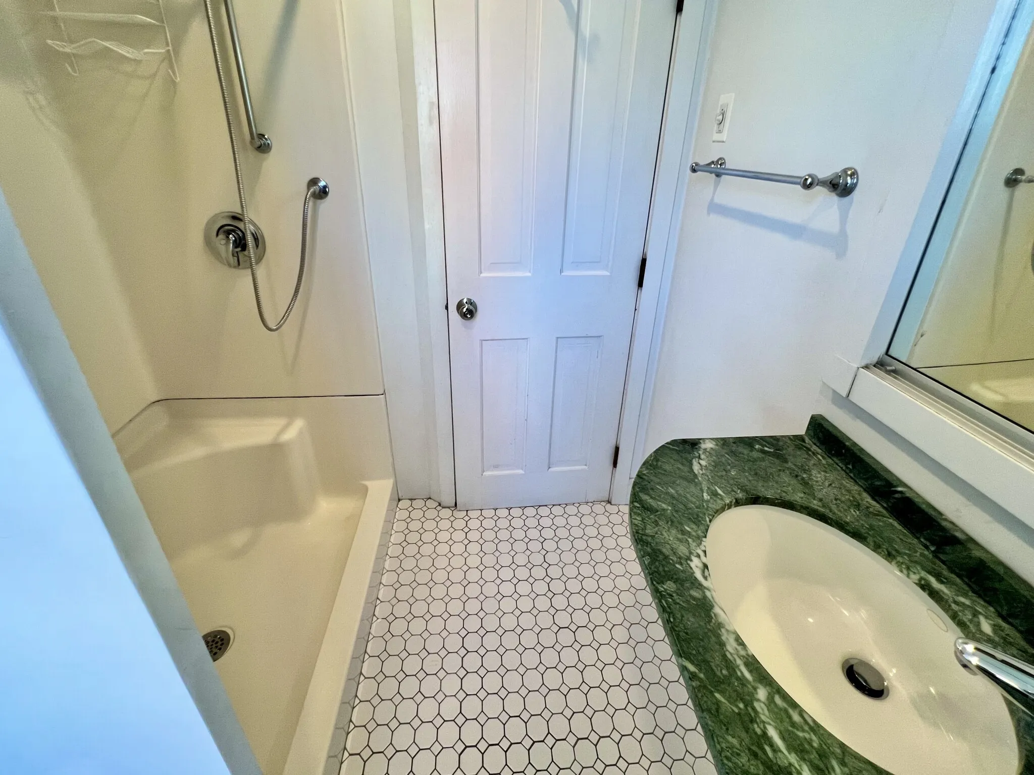 3 bed, 2 bath apartment for rent at 32 Fairmont Ave Unit 2, Cambridgeport — photo 25 of 39