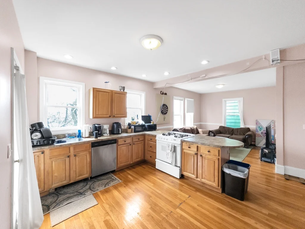 4 bed, 1 bath apartment for rent at 32 Fisher Ave Unit 2, Mission Hill — photo 13 of 23