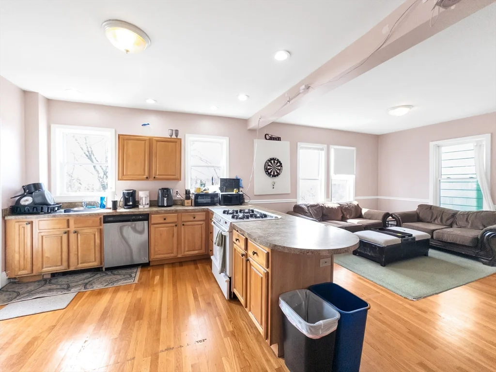 4 bed, 1 bath apartment for rent at 32 Fisher Ave Unit 2, Mission Hill — photo 6 of 23