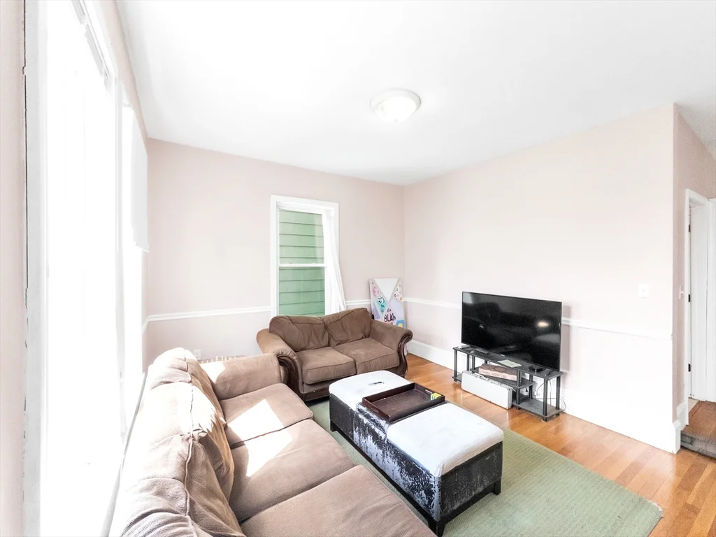 4 bed, 1 bath apartment for rent at 32 Fisher Ave Unit 2, Mission Hill — photo 4 of 23