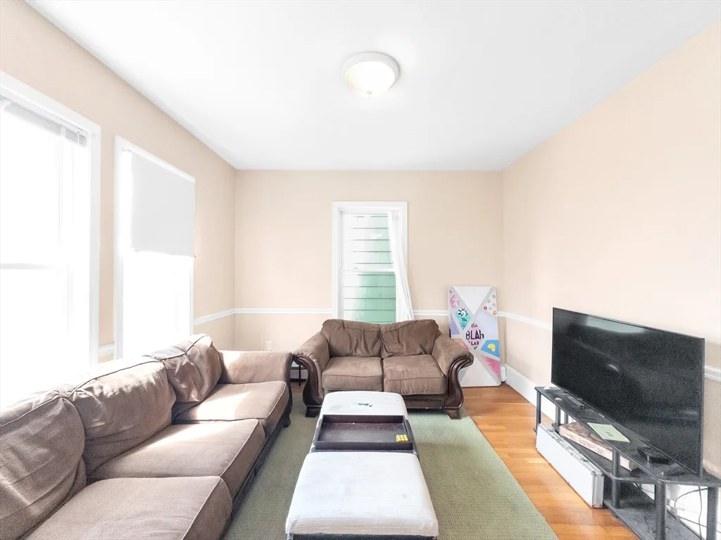4 bed, 1 bath apartment for rent at 32 Fisher Ave Unit 2, Mission Hill — photo 5 of 23