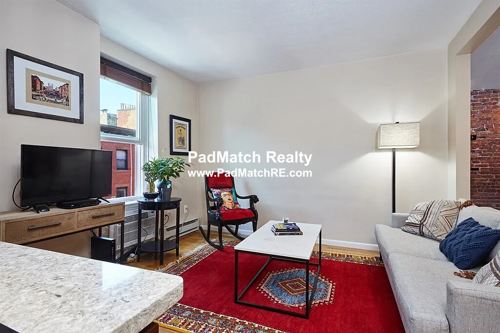 1 bed, 1 bath apartment for rent at 32 Fleet St Unit 6, North End — photo 1 of 10