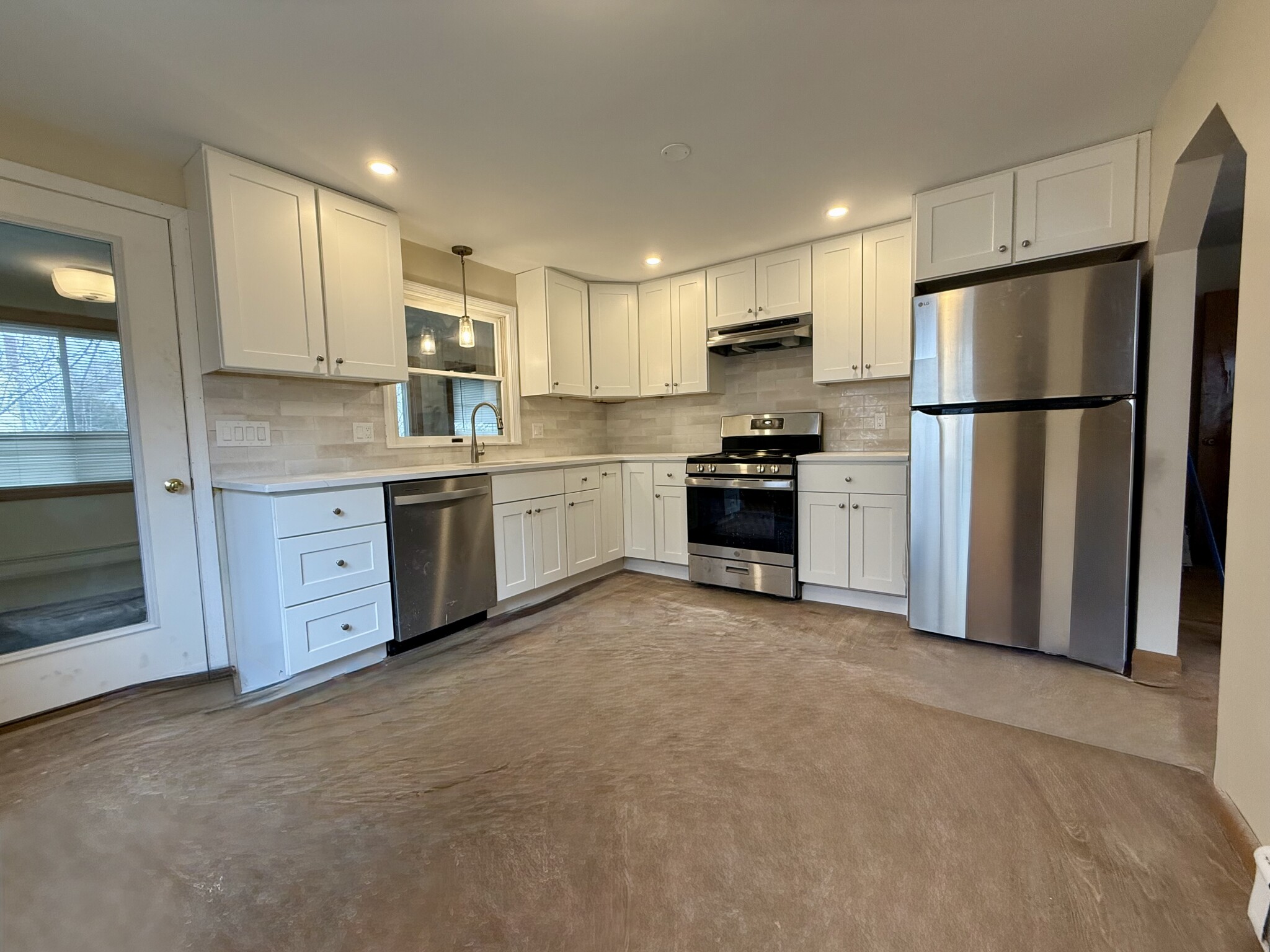 3 bed, 1.5 bath apartment for rent at 32 Forest St Unit 1, Watertown — photo 2 of 11