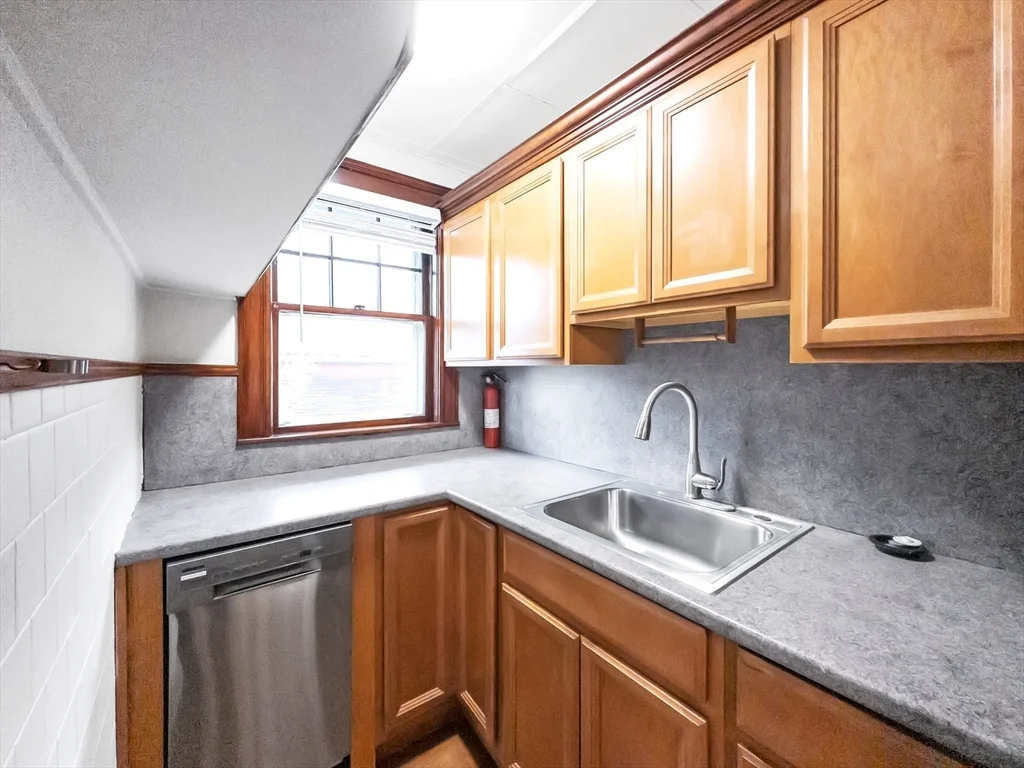 2 bed, 1 bath apartment for rent at 32 Gartland St Unit 3, Jamaica Plain — photo 4 of 16