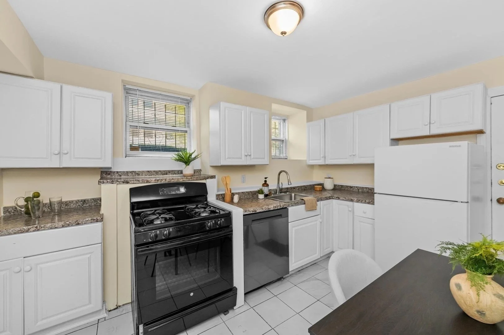 2 bed, 1 bath apartment for rent at 32 Glenville Unit A, Allston — photo 5 of 10