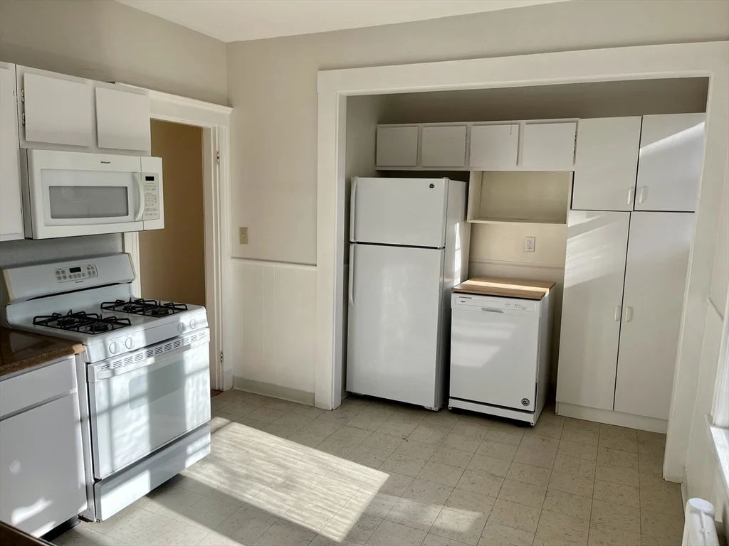 2 bed, 1 bath apartment for rent at 32 Goodrich Rd Unit 1, Jamaica Plain — photo 8 of 19