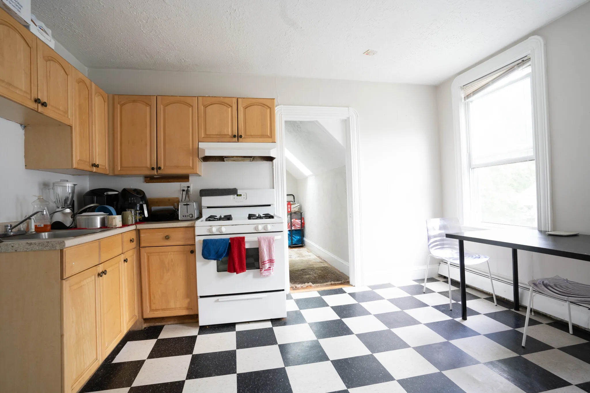 3 bed, 1 bath apartment for rent at 32 Gordon St Unit 3, Brighton