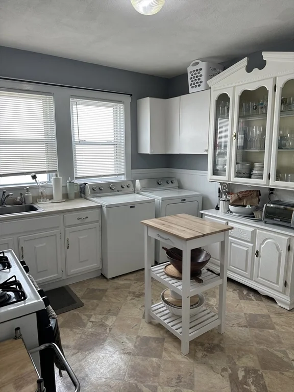 2 bed, 1 bath apartment for rent at 32 Gourley Rd Unit 1, Tufts University — photo 6 of 18