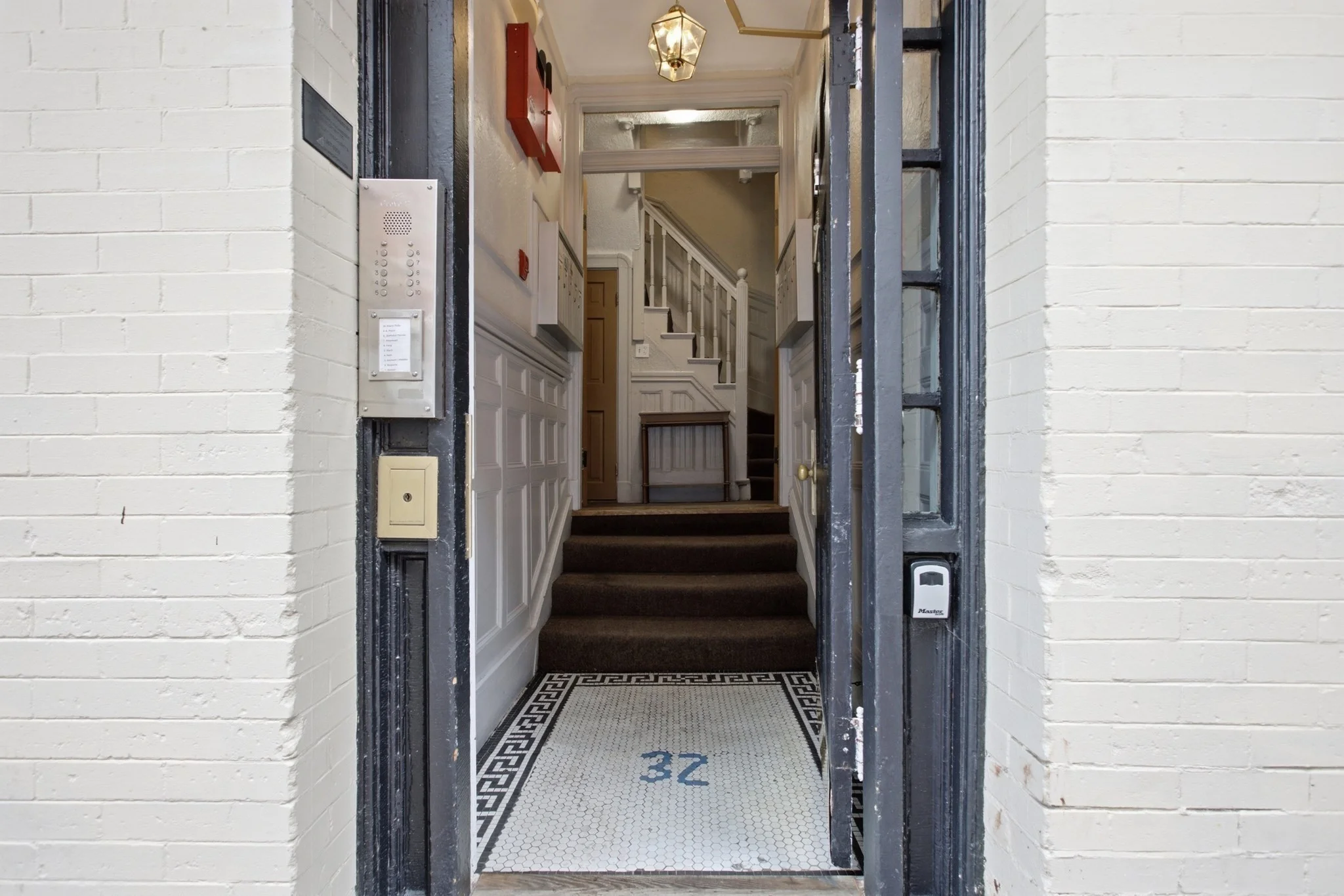 1 bed, 1 bath apartment for rent at 32 Grove St Unit 1, Beacon Hill — photo 3 of 16