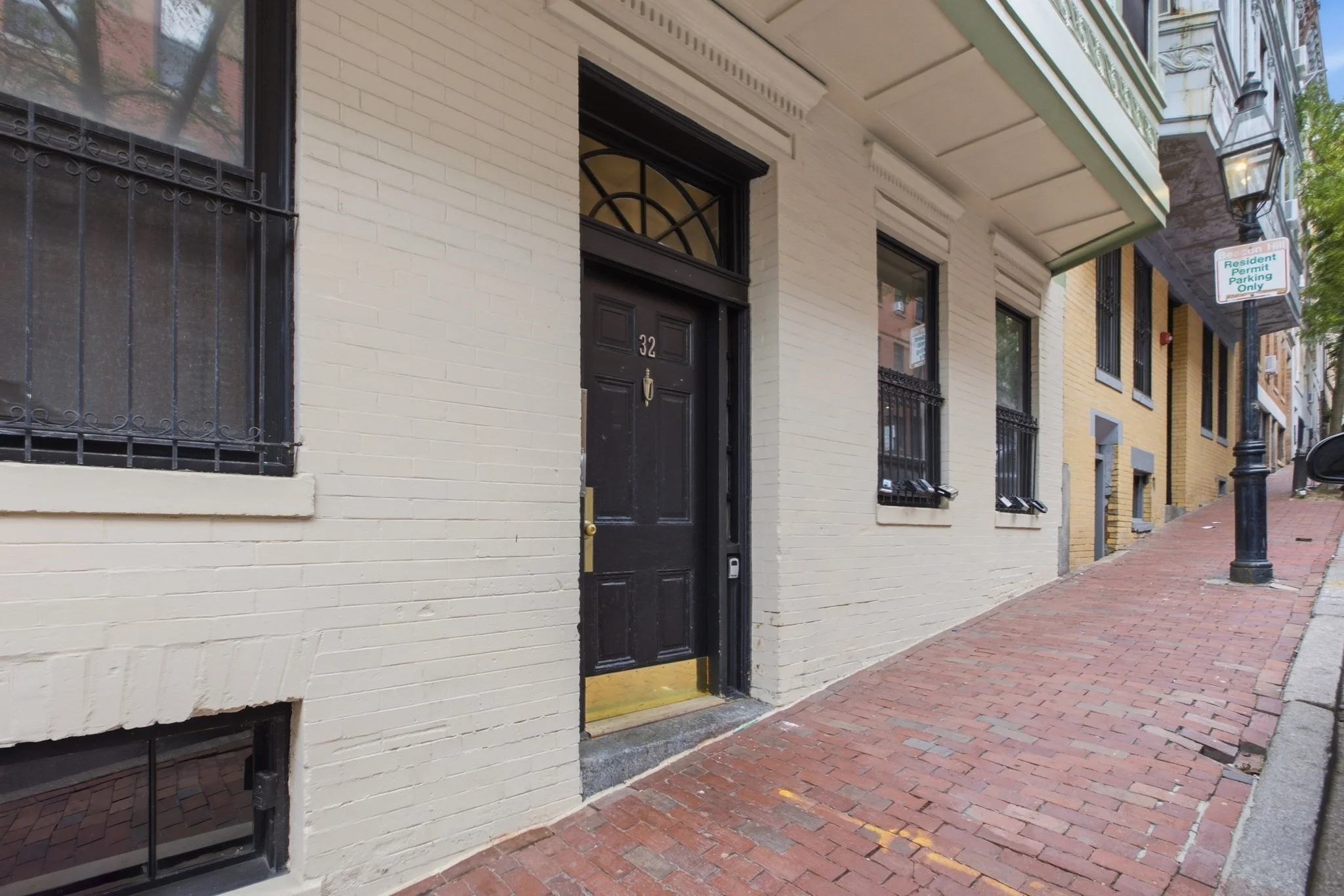 1 bed, 1 bath apartment for rent at 32 Grove St Unit 1, Beacon Hill — photo 2 of 16