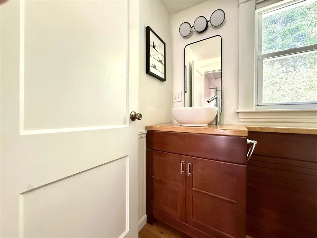 3 bed, 1 bath apartment for rent at 32 Hadwen Ln, Worcester — photo 22 of 27