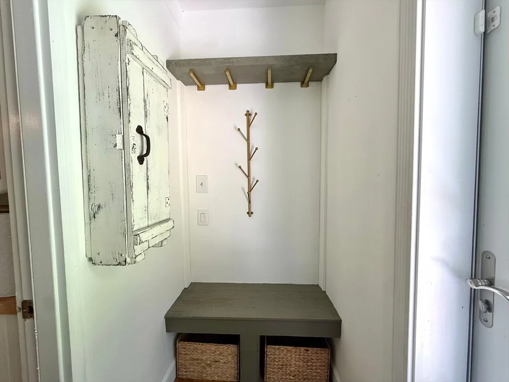 3 bed, 1 bath apartment for rent at 32 Hadwen Ln, Worcester — photo 15 of 27