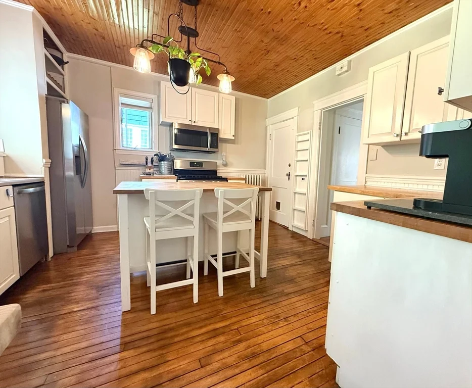 3 bed, 1 bath apartment for rent at 32 Hadwen Ln, Worcester — photo 12 of 27