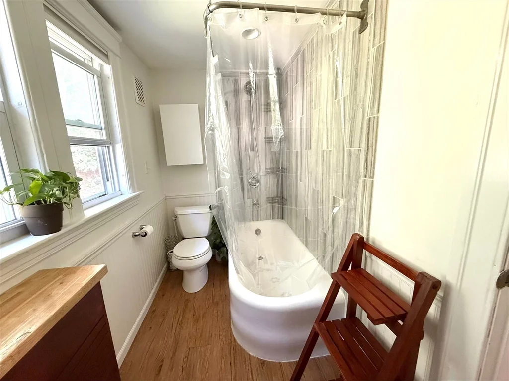 3 bed, 1 bath apartment for rent at 32 Hadwen Ln, Worcester — photo 20 of 27