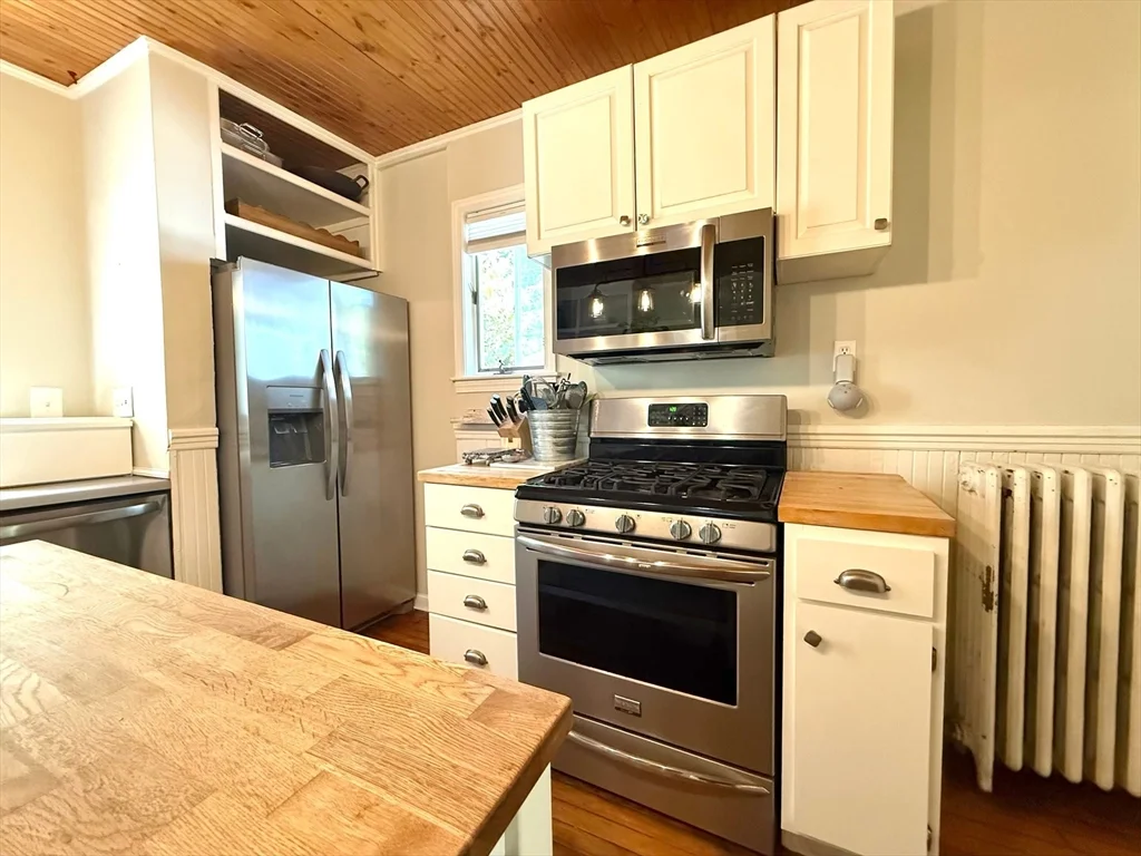 3 bed, 1 bath apartment for rent at 32 Hadwen Ln, Worcester — photo 14 of 27