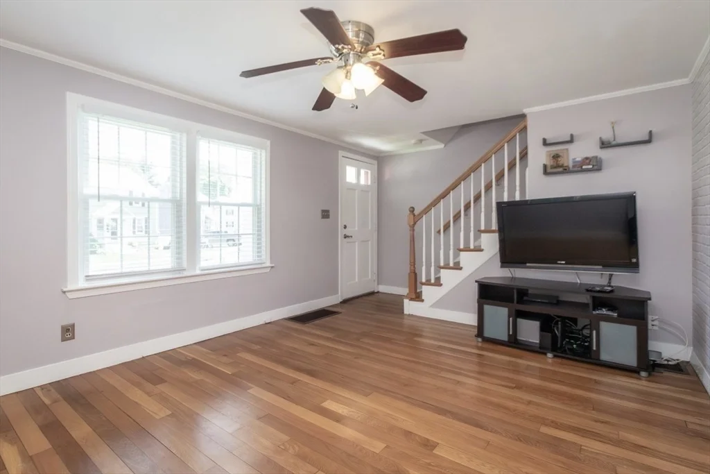 2 bed, 1 bath apartment for rent at 32 Hamilton Rd Unit 32, Wakefield — photo 5 of 39