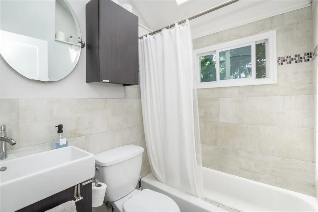 2 bed, 1 bath apartment for rent at 32 Hamilton Rd Unit 32, Wakefield — photo 18 of 39