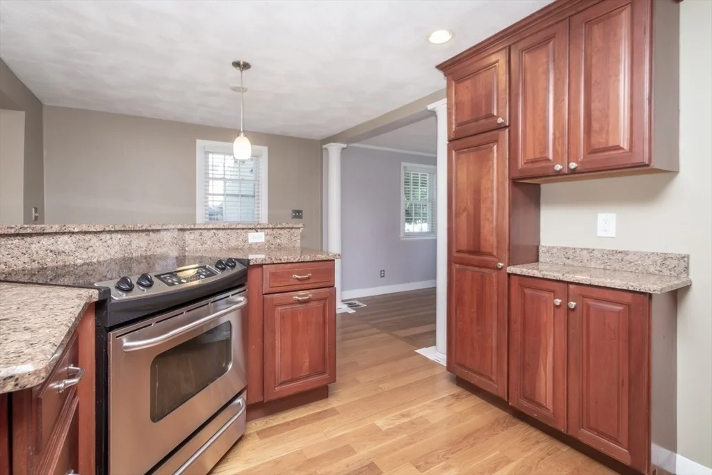 2 bed, 1 bath apartment for rent at 32 Hamilton Rd Unit 32, Wakefield — photo 9 of 39