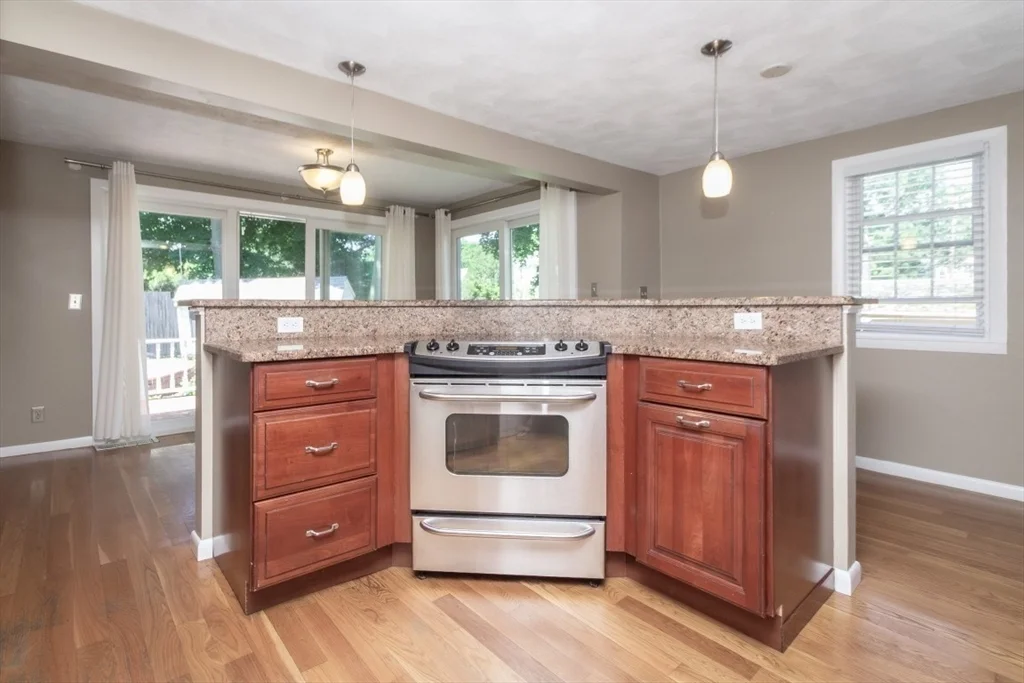 2 bed, 1 bath apartment for rent at 32 Hamilton Rd Unit 32, Wakefield — photo 8 of 39