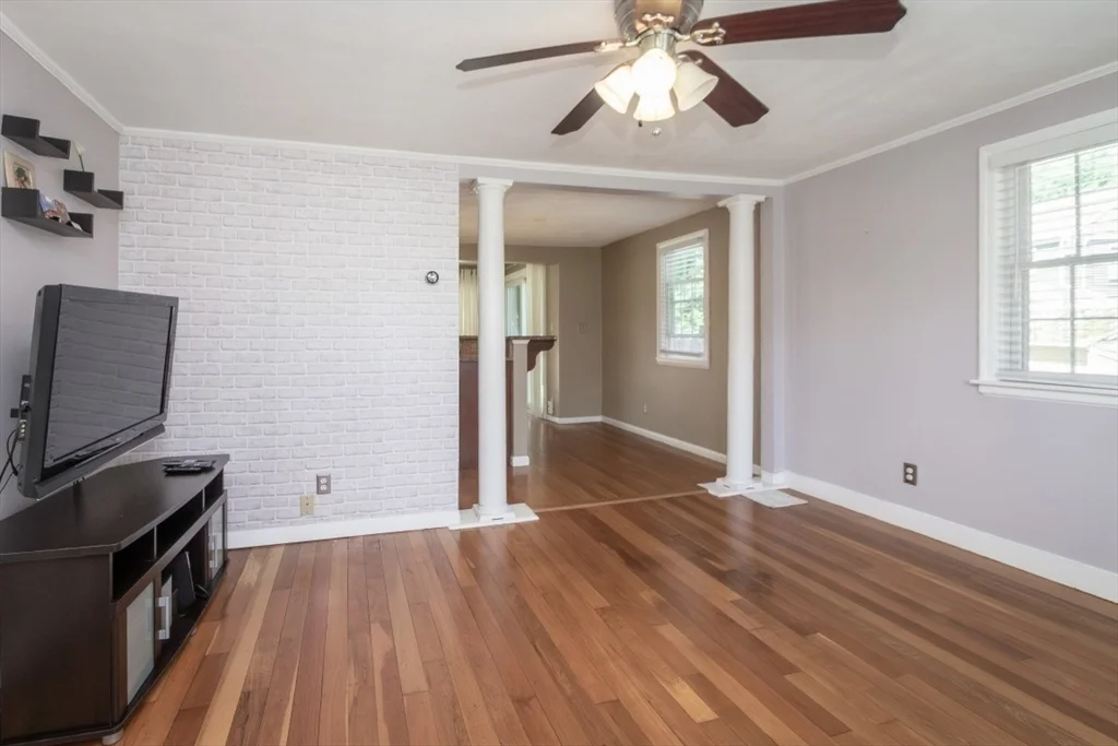 2 bed, 1 bath apartment for rent at 32 Hamilton Rd Unit 32, Wakefield — photo 4 of 39