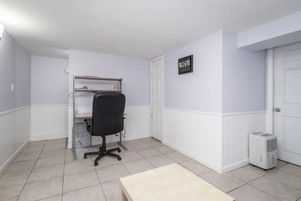 2 bed, 1 bath apartment for rent at 32 Hamilton Rd Unit 32, Wakefield — photo 27 of 39
