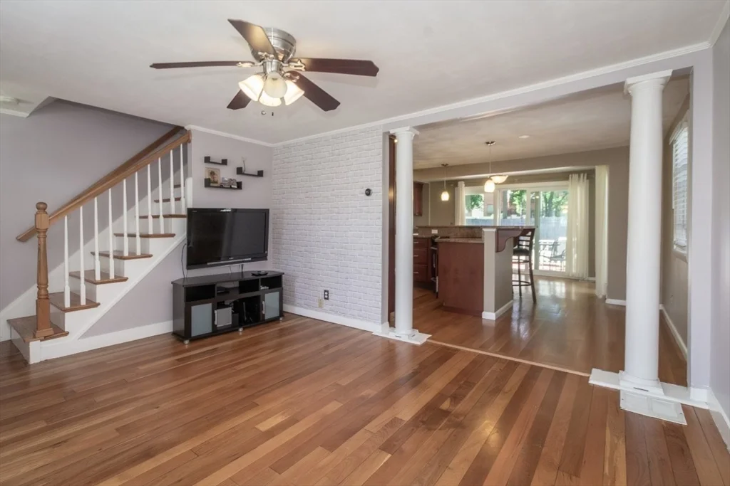 2 bed, 1 bath apartment for rent at 32 Hamilton Rd Unit 32, Wakefield — photo 3 of 39