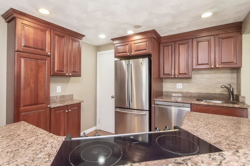 2 bed, 1 bath apartment for rent at 32 Hamilton Rd Unit 32, Wakefield — photo 10 of 39