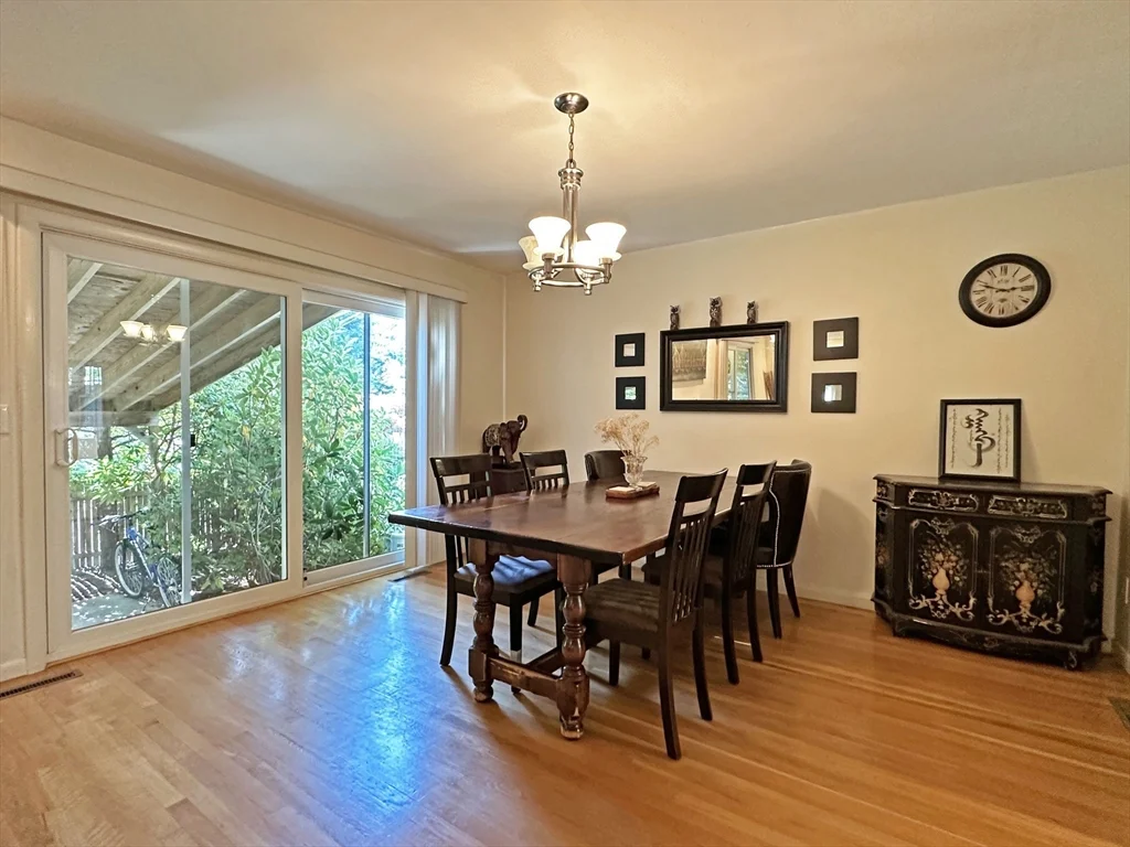 3 bed, 2 bath apartment for rent at 32 Hammond Pond Pkwy Unit 32, Chestnut Hill — photo 3 of 24