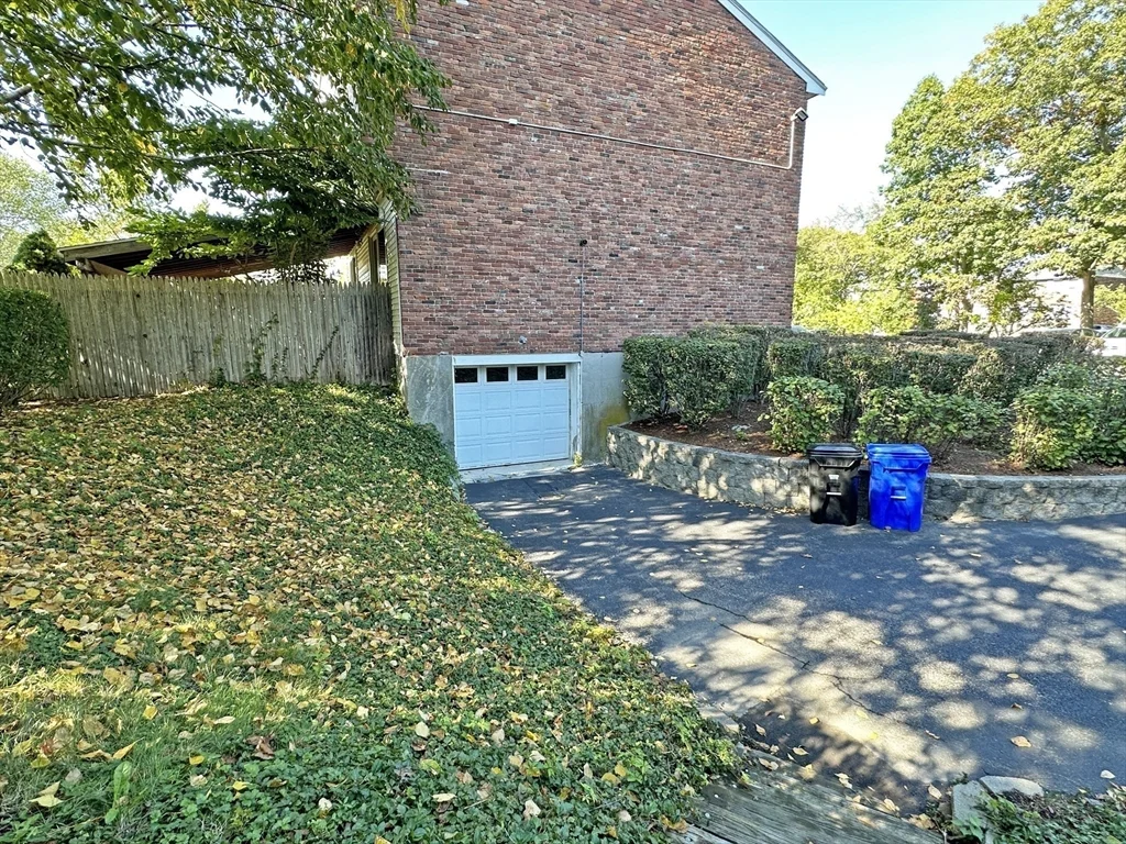 3 bed, 2 bath apartment for rent at 32 Hammond Pond Pkwy Unit 32, Chestnut Hill — photo 21 of 24