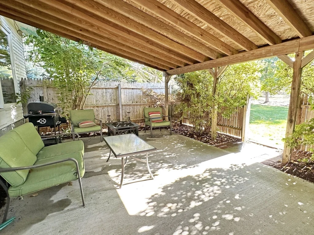 3 bed, 2 bath apartment for rent at 32 Hammond Pond Pkwy Unit 32, Chestnut Hill — photo 18 of 24