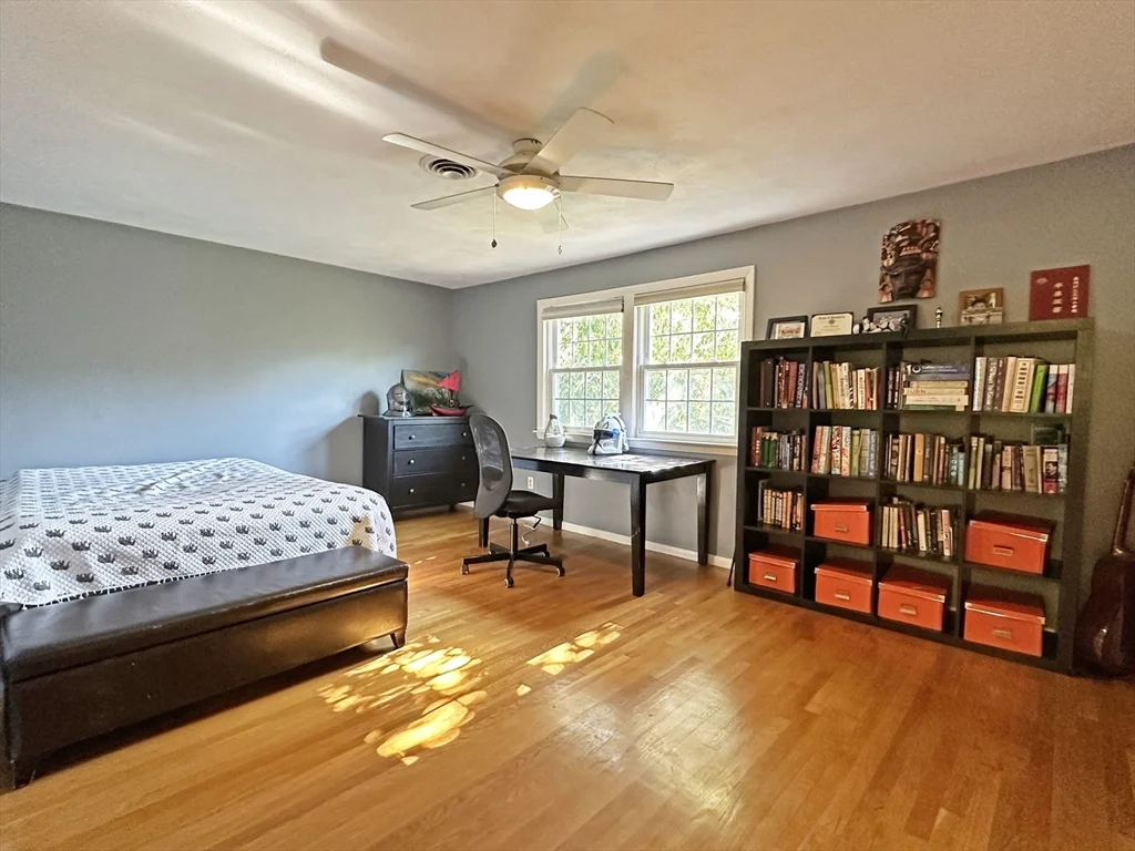 3 bed, 2 bath apartment for rent at 32 Hammond Pond Pkwy Unit 32, Chestnut Hill — photo 13 of 24