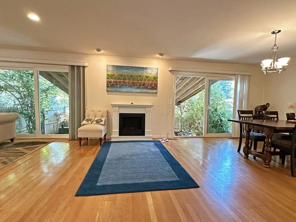 3 bed, 2 bath apartment for rent at 32 Hammond Pond Pkwy Unit 32, Chestnut Hill — photo 2 of 24