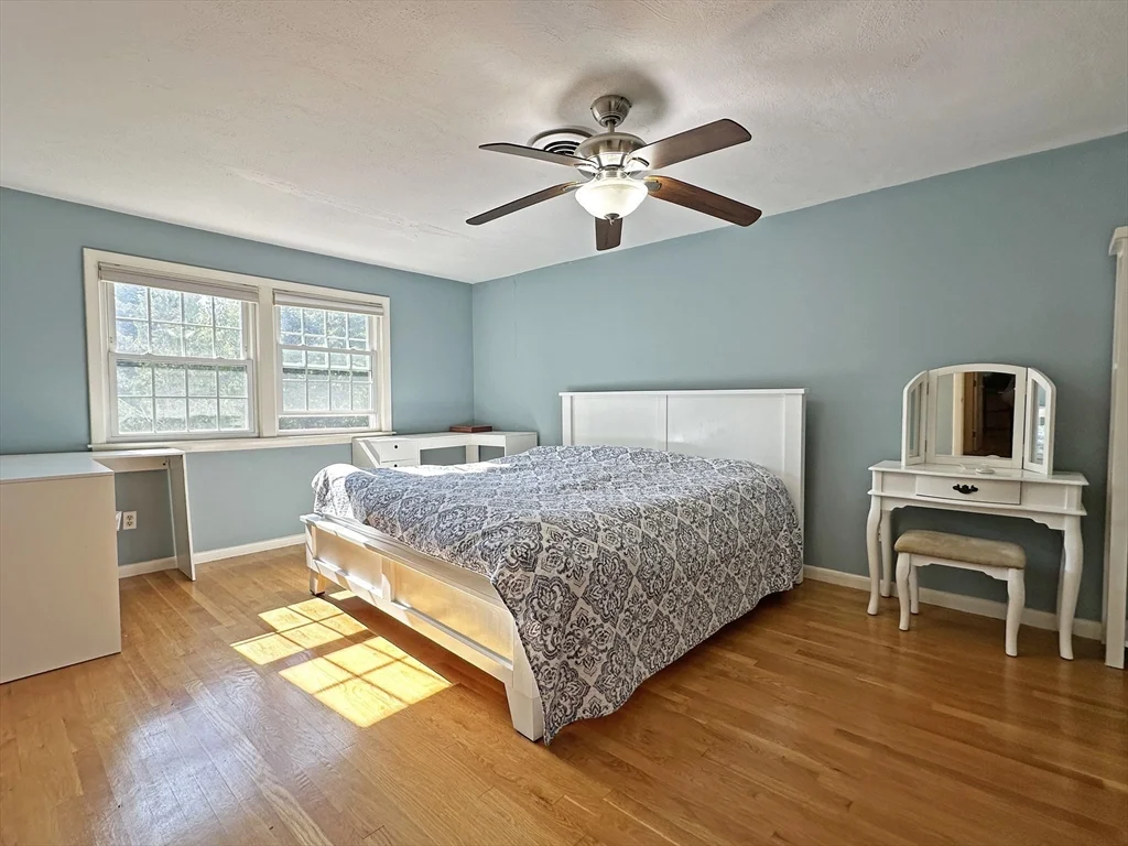 3 bed, 2 bath apartment for rent at 32 Hammond Pond Pkwy Unit 32, Chestnut Hill — photo 11 of 24