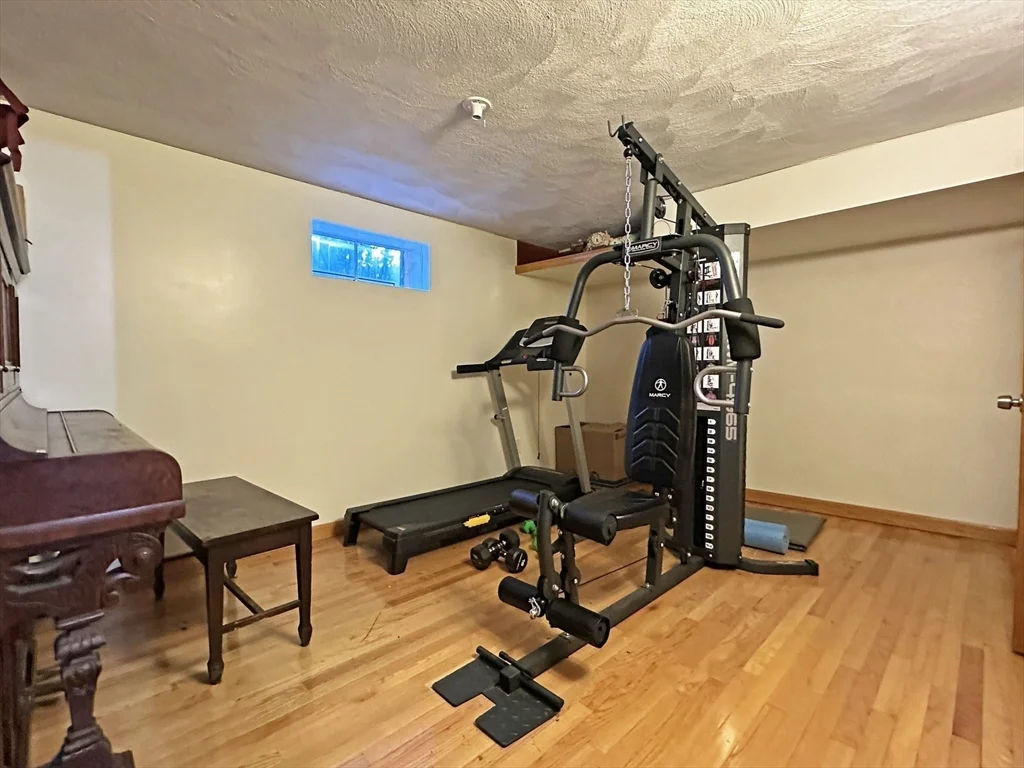 3 bed, 2 bath apartment for rent at 32 Hammond Pond Pkwy Unit 32, Chestnut Hill — photo 22 of 24